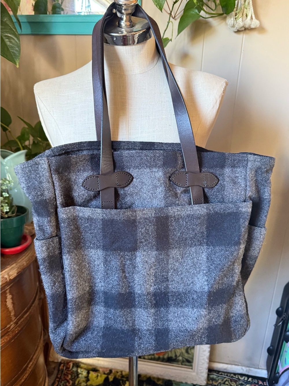 Filson Mackinaw Small Wool Tote Bag Gray Black Plaid Leather Strap Style 70101